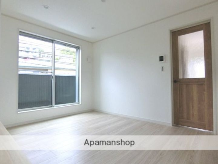 ハーミットクラブハウストゥギャザー横浜和田町の居間