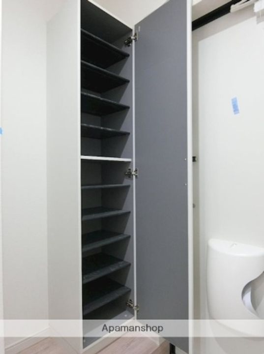 ハーミットクラブハウストゥギャザー横浜和田町の玄関