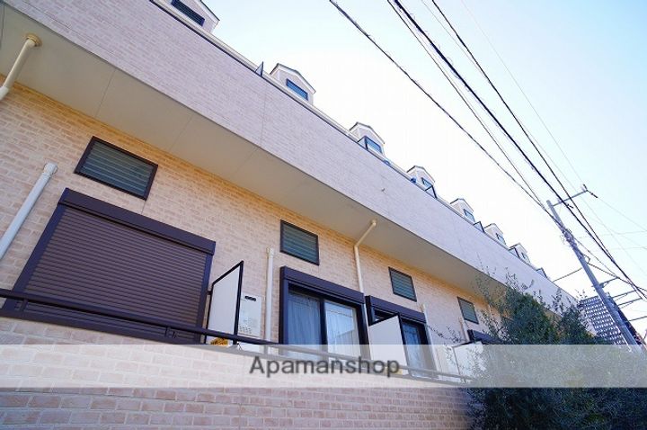神奈川県藤沢市亀井野の賃貸アパートの外観