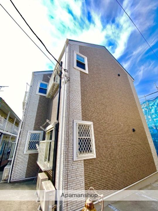 神奈川県横浜市神奈川区三ツ沢南町の賃貸アパートの外観