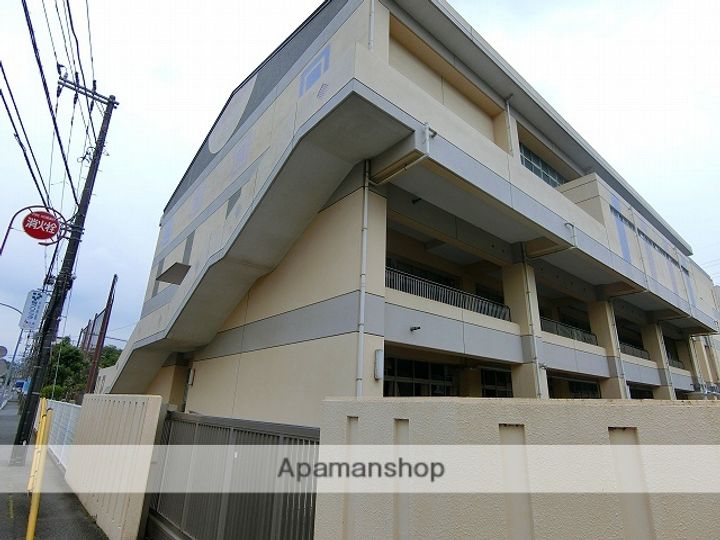 神奈川県横浜市神奈川区三ツ沢南町の賃貸アパートの周辺