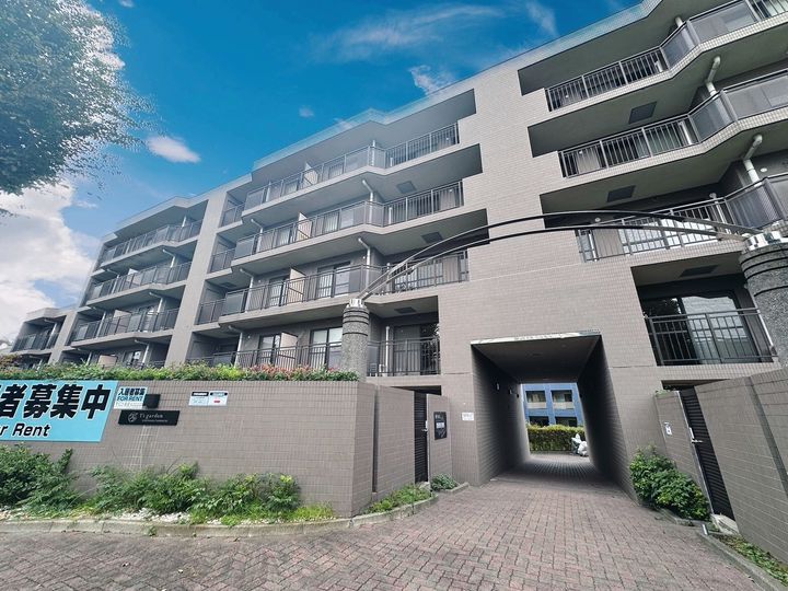 神奈川県横浜市神奈川区中丸の賃貸マンションの外観