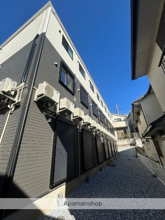 神奈川県横浜市神奈川区栗田谷の賃貸アパートの外観