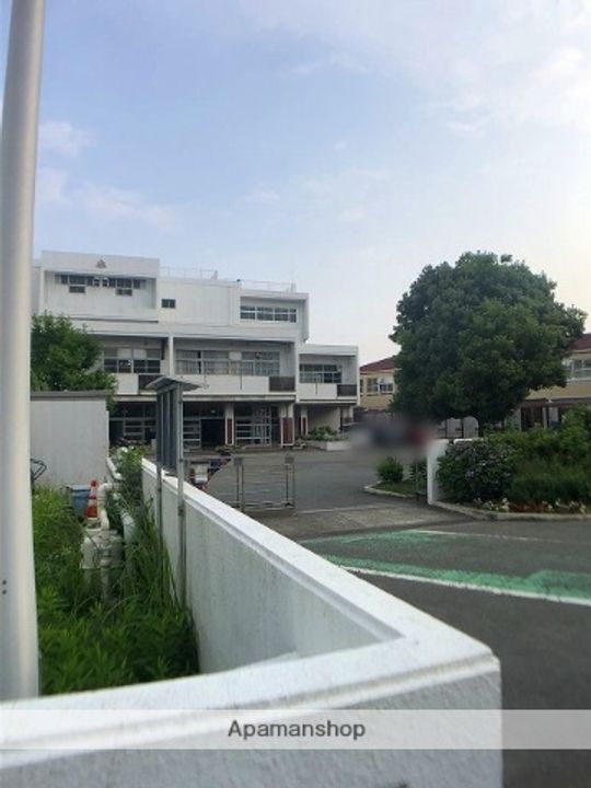 神奈川県横浜市神奈川区栗田谷の賃貸アパートの周辺