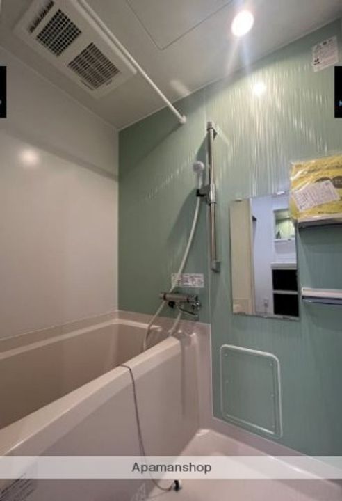 神奈川県横浜市戸塚区戸塚町の賃貸アパートの風呂