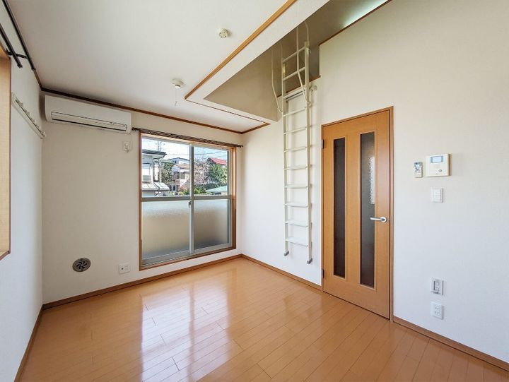 神奈川県横浜市港北区篠原西町の賃貸アパートの居間
