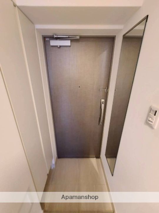 神奈川県横浜市神奈川区大口通の賃貸マンションの玄関