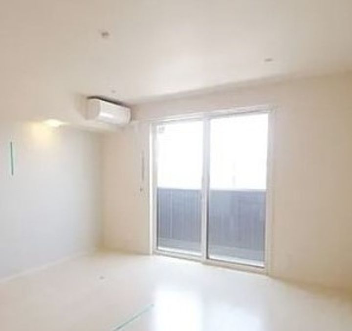 ロイヤルヒルズの居間