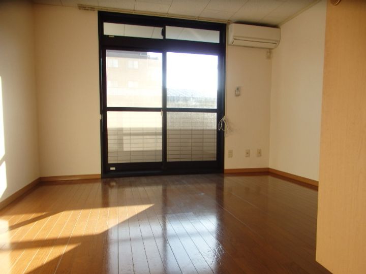 レオパレスカメリア弐番館の居間