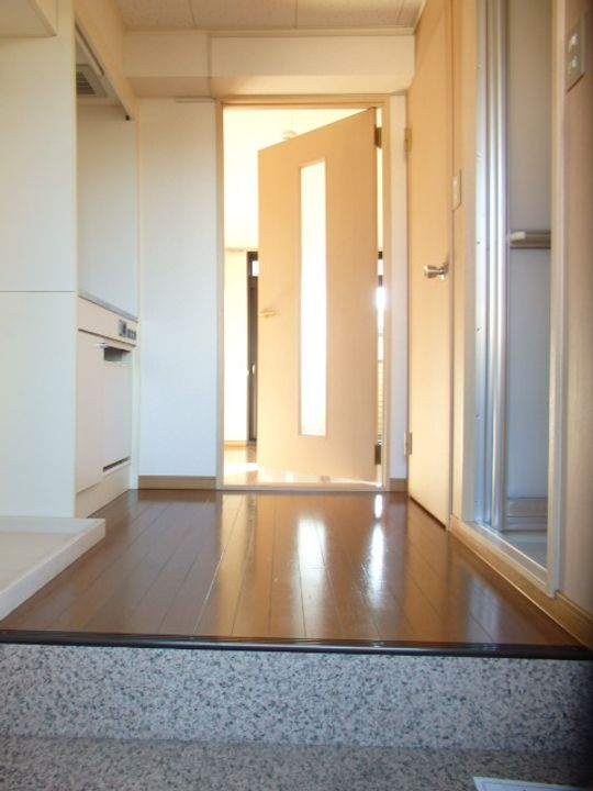 レオパレスカメリア弐番館の玄関