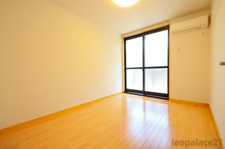 レオパレスサンヴィレッジ20の居間