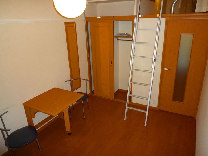 レオパレスグリーンライトの居間