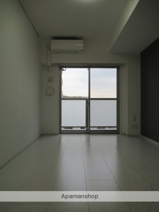 神奈川県横浜市南区通町2丁目の賃貸マンションの居間