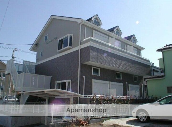 サンカレッジ六会の外観