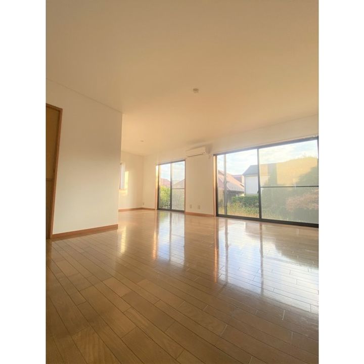 神奈川県横浜市神奈川区沢渡(一戸建)の賃貸物件の居間