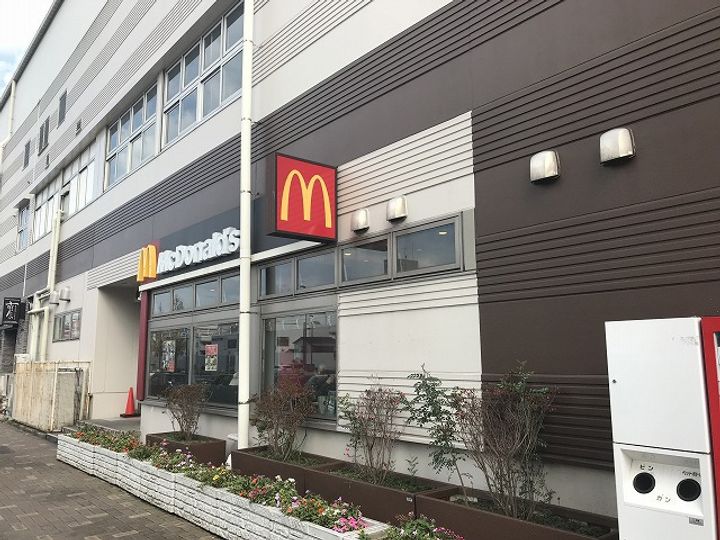 グレイス・モコの周辺