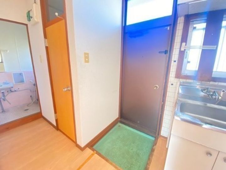 コーポ小菅 B号棟の玄関