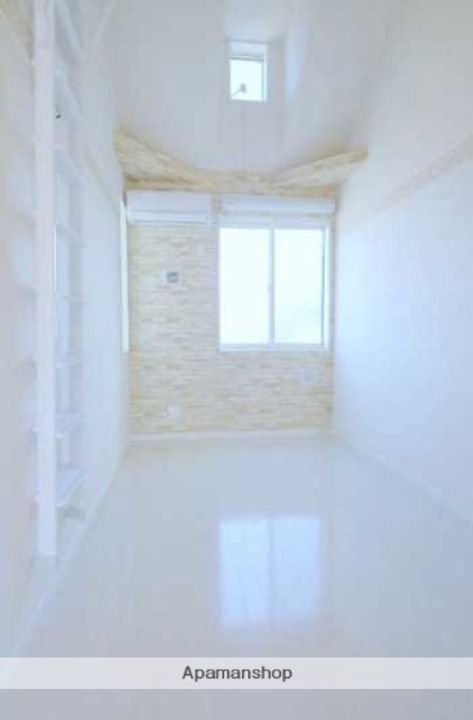 ユナイト根岸ポール・ヴァレリーの玄関