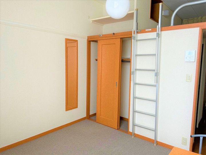 レオパレスシーサイドの居間