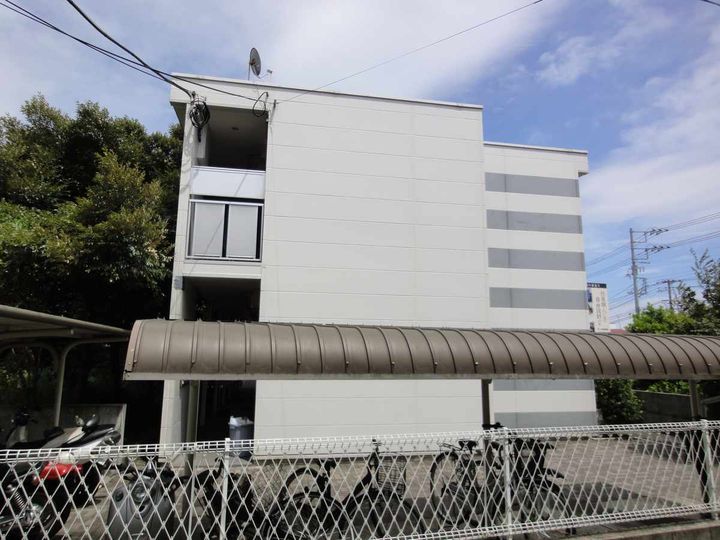 レオパレスラピス城南の外観