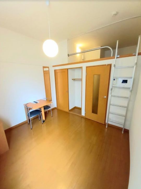 レオパレスヒルズ島台の居間