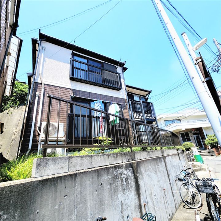 神奈川県横須賀市上町1丁目の賃貸アパートの周辺