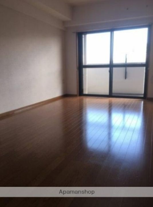 神奈川県横浜市都筑区茅ケ崎南5丁目の賃貸マンションの居間