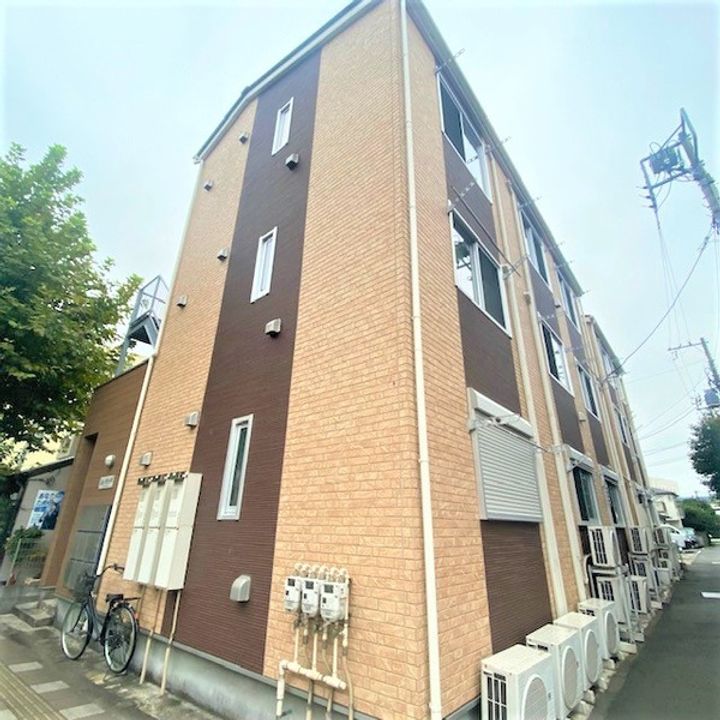 神奈川県横浜市磯子区磯子2丁目の賃貸アパートの外観