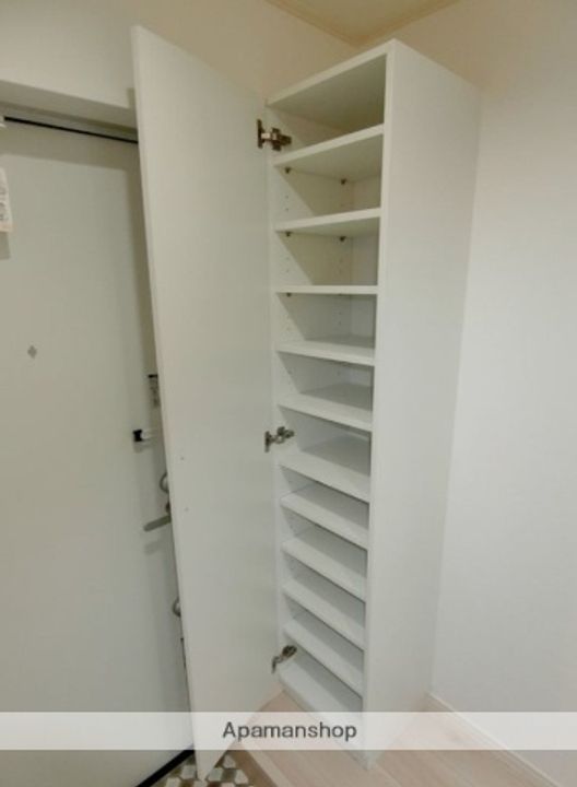 ハーミットクラブハウス弘明寺Ⅱの玄関