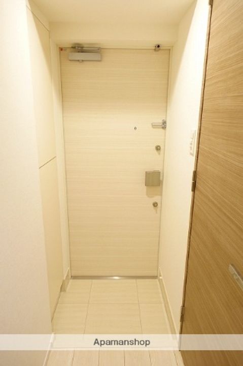 神奈川県横浜市南区高砂町2丁目の賃貸マンションの玄関