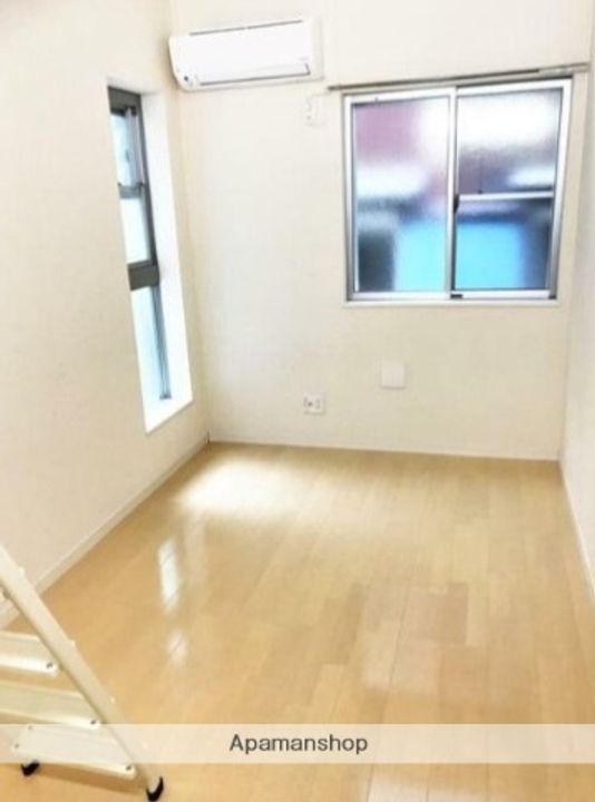 ウィンレックス横須賀の居間