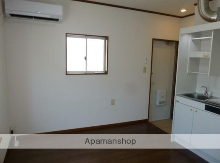 神奈川県鎌倉市岡本2丁目の賃貸アパートの居間