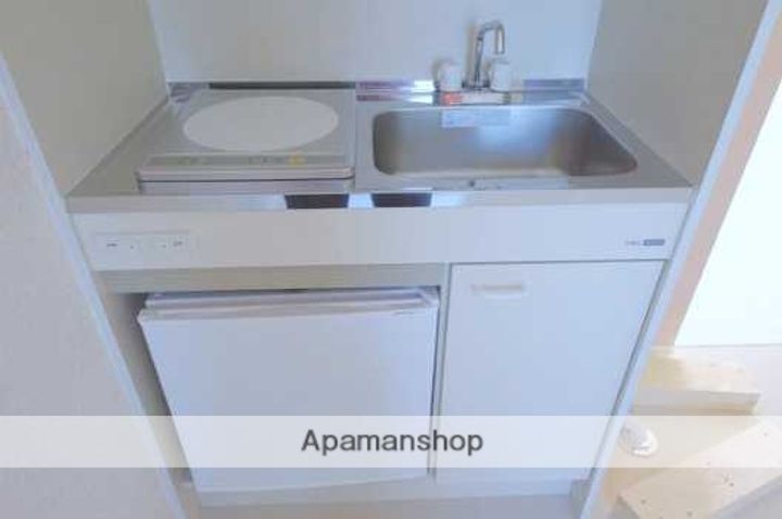 神奈川県横浜市金沢区富岡東3丁目の賃貸アパートのキッチン