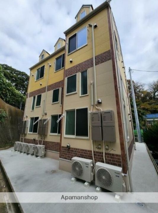 神奈川県横浜市金沢区富岡東3丁目の賃貸アパートの外観