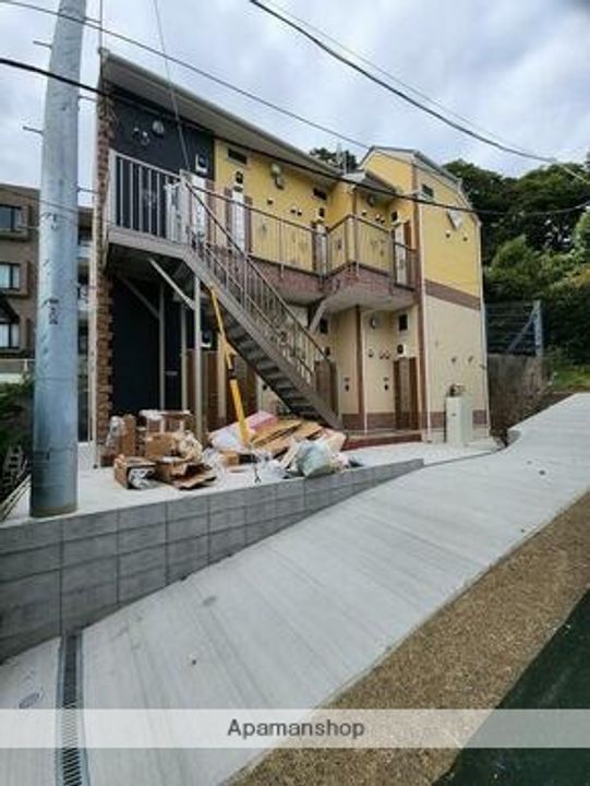 神奈川県横浜市金沢区富岡東3丁目の賃貸アパートの外観