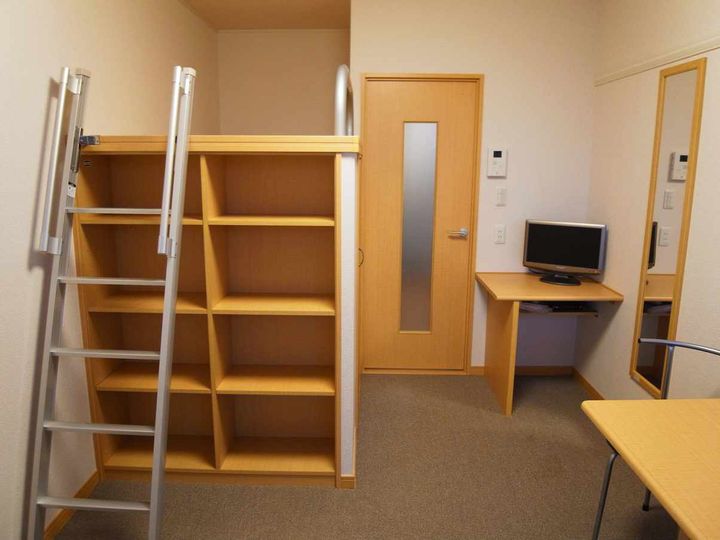 レオパレス菱沼の居間