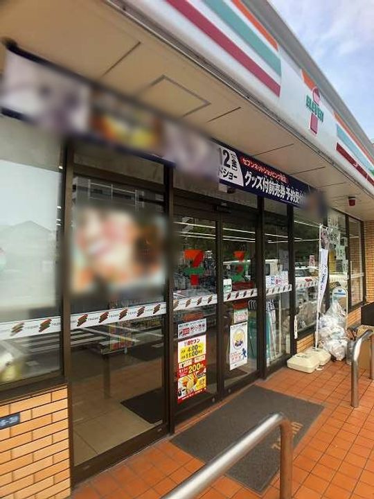 リブリ・クローリスの周辺