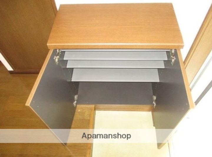 神奈川県横浜市都筑区仲町台1丁目の賃貸マンションの玄関