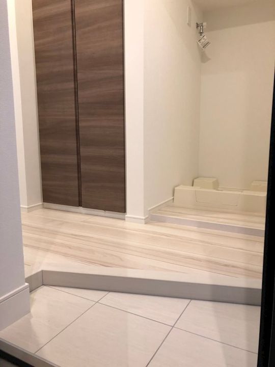 神奈川県川崎市川崎区小川町の賃貸マンションの玄関