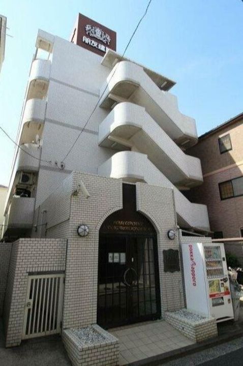 神奈川県横浜市神奈川区新町の賃貸マンションの外観