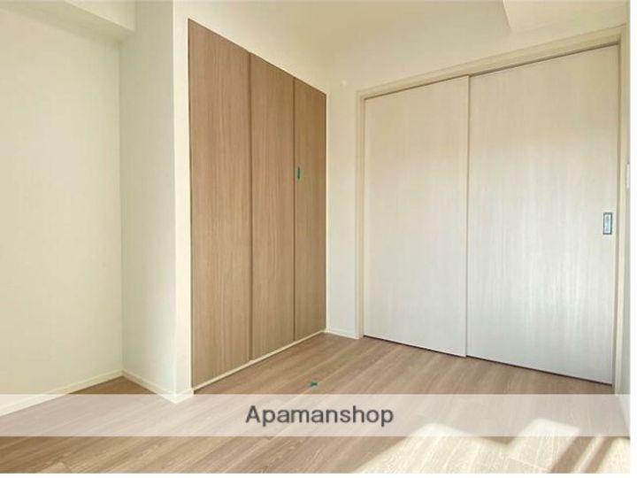 神奈川県横浜市南区万世町2丁目の賃貸マンションの居間