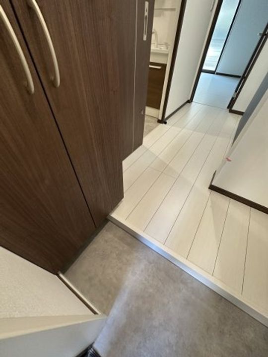 神奈川県横浜市緑区長津田6丁目の賃貸アパートの玄関