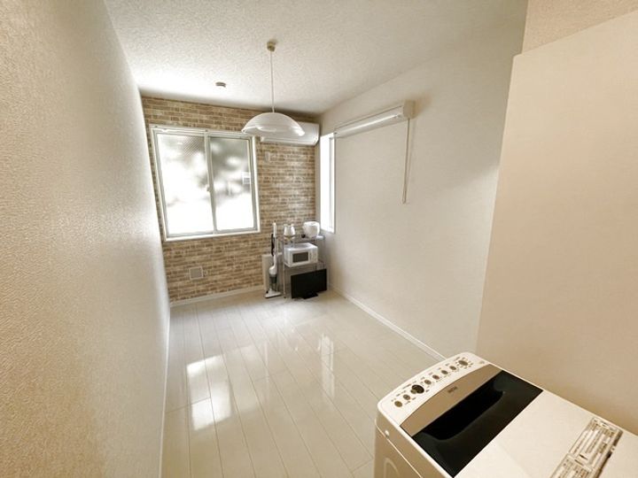 神奈川県横浜市神奈川区白楽の賃貸アパートの居間