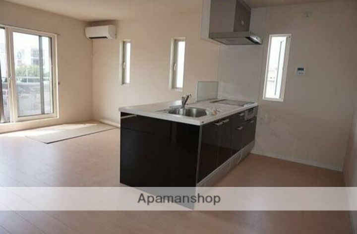 神奈川県藤沢市羽鳥1丁目の賃貸アパートの居間