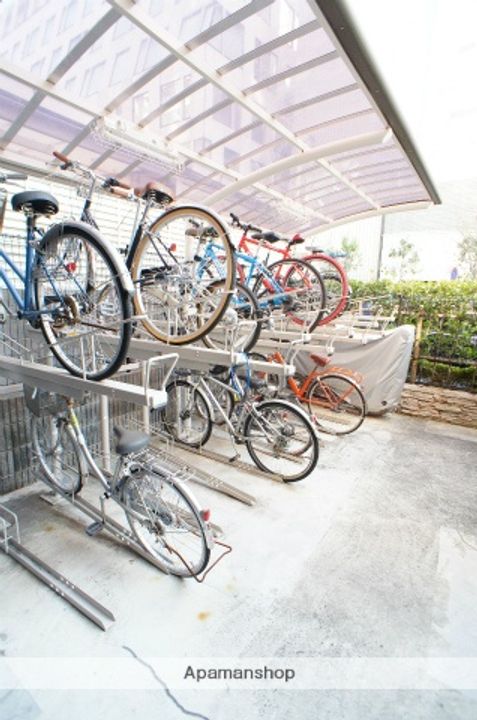 神奈川県横浜市港北区新横浜2丁目の賃貸マンションの外観