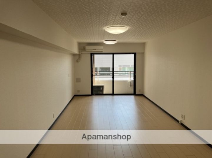 神奈川県横浜市港北区新横浜2丁目の賃貸マンションの居間