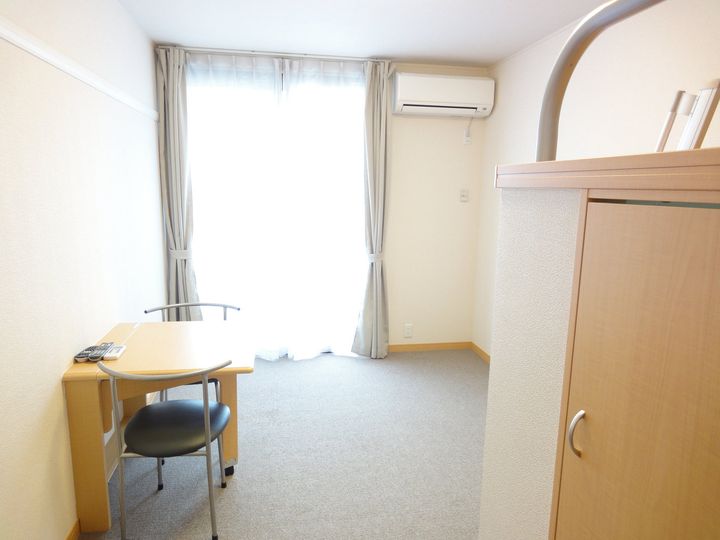 レオパレスメゾン鵠沼の居間