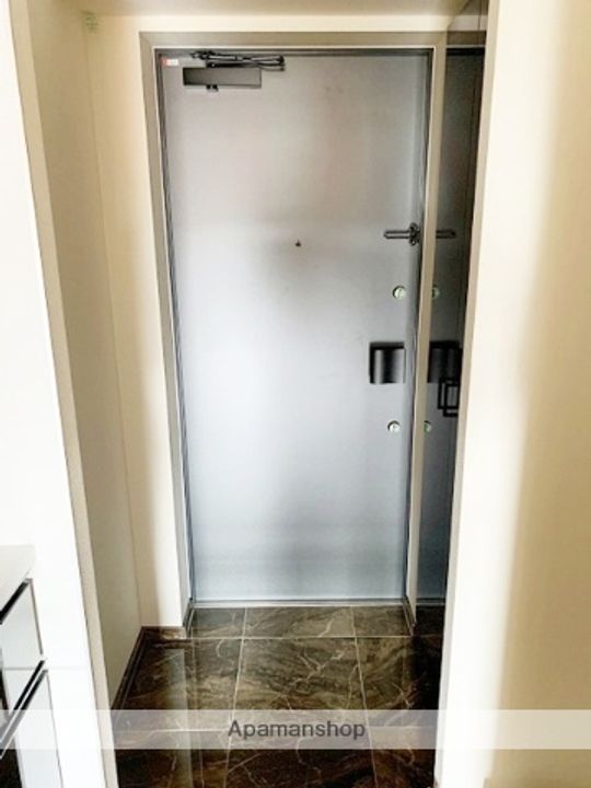 神奈川県横浜市磯子区西町の賃貸マンションの玄関