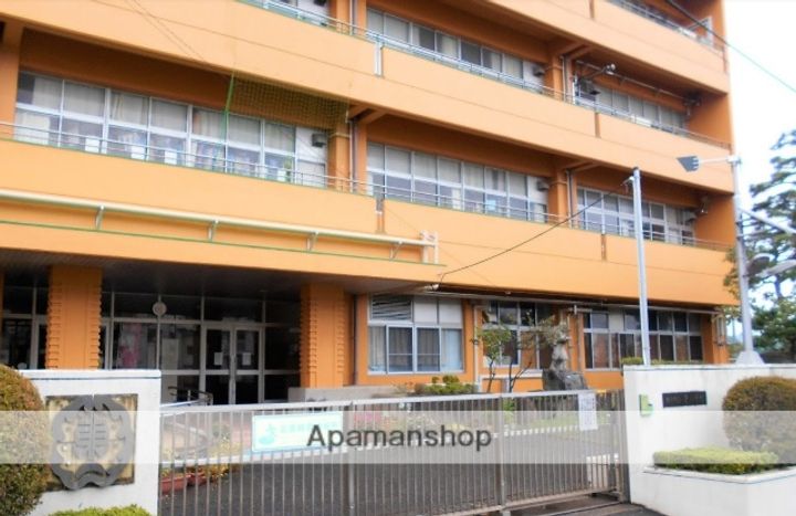 神奈川県横浜市西区霞ケ丘の賃貸マンションの周辺