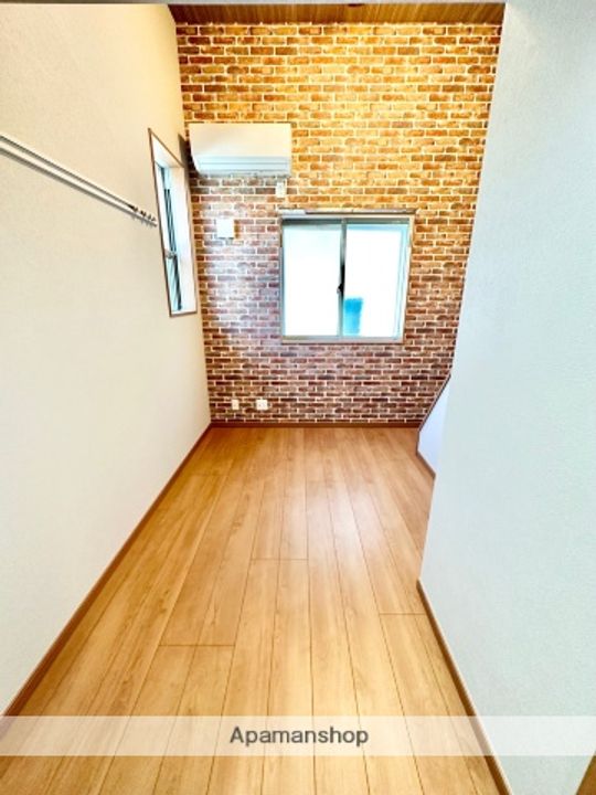 神奈川県横浜市保土ケ谷区釜台町の賃貸アパートの居間